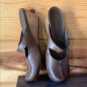 Bare Traps “Getaway” 9M Brown Leather